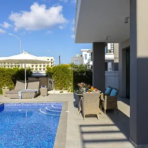https://pernera-beach-villa-protaras.protaras-cy-hotels.com